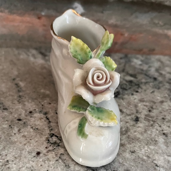 Precious Porcelain Shoe 🌺 - Picture 2 of 4